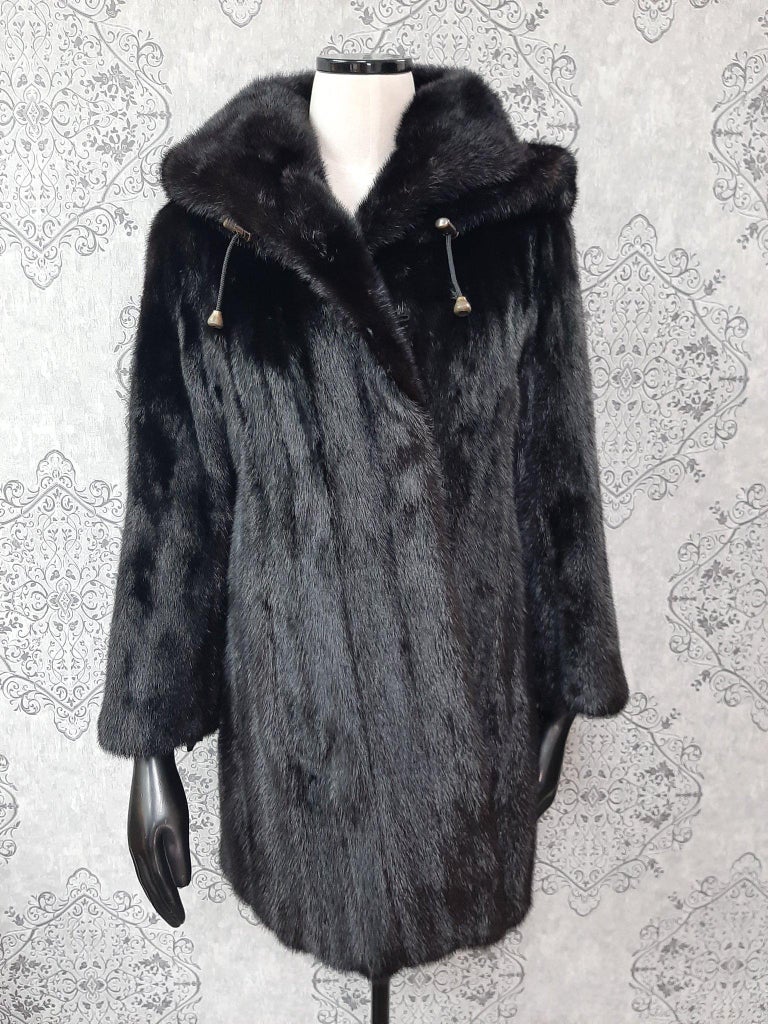 Unused majestic mink fur coat with a hood size 8-10