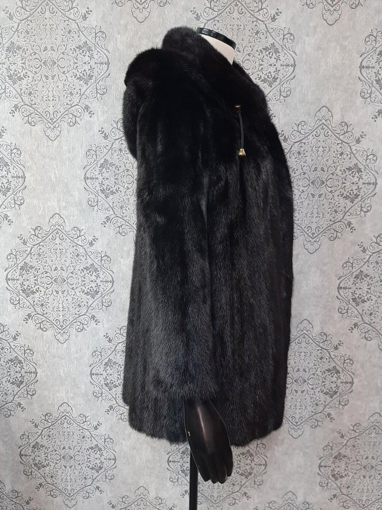 Unused majestic mink fur coat with a hood size 8-10