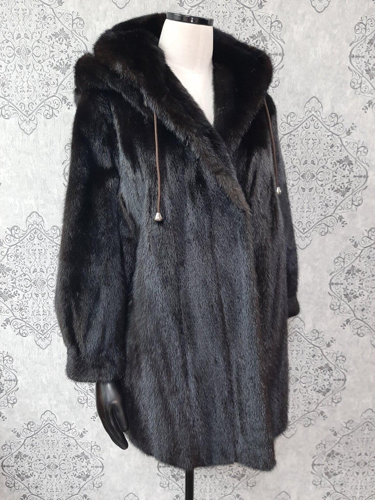 Unused mink fur coat with a hood size 10-12