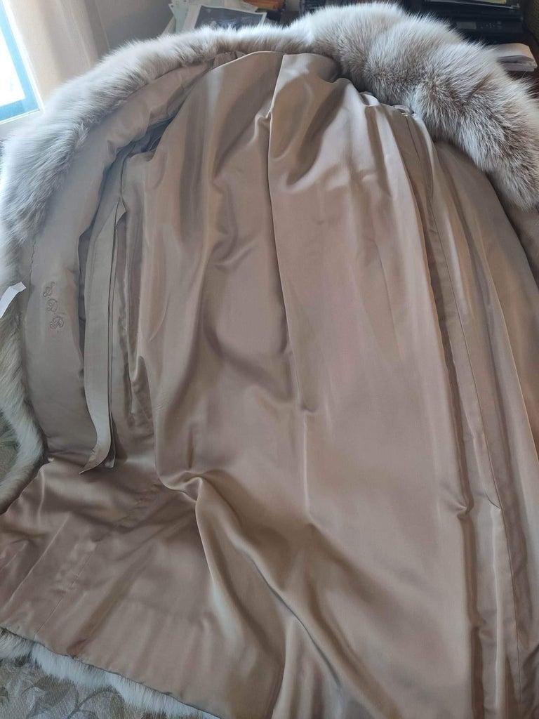 Brand new lightweight saga fox fur coat size 8 ~no duties