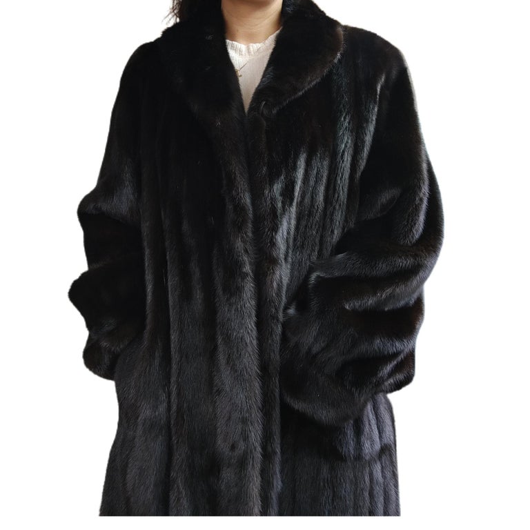 Brand new Carolina Herrera Female Black Mink Fur Coat (Size 16-L)