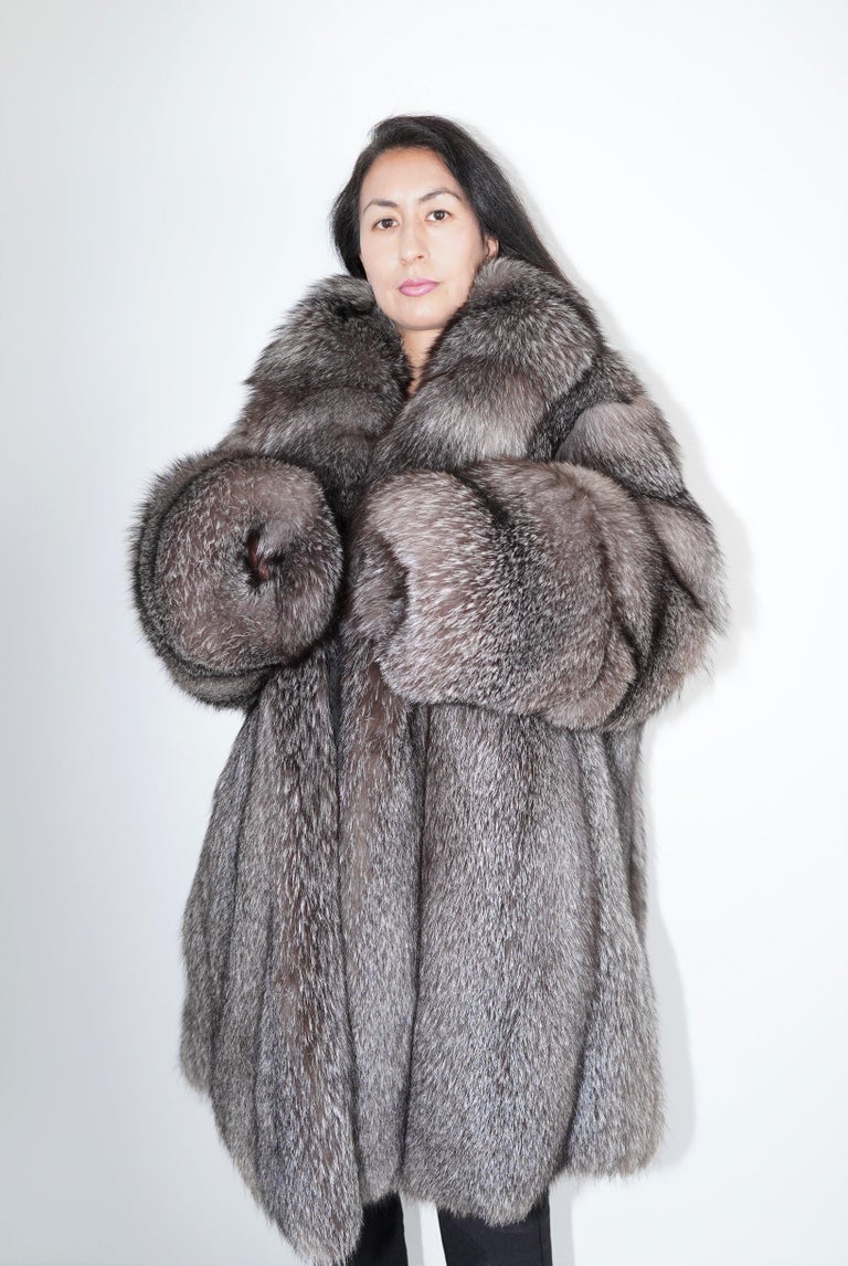 Brand new Chrystal Fox Fur Coat (Size 16-XL)