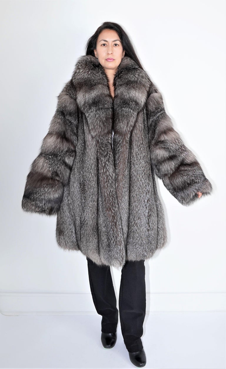 Brand new Chrystal Fox Fur Coat (Size 16-XL)