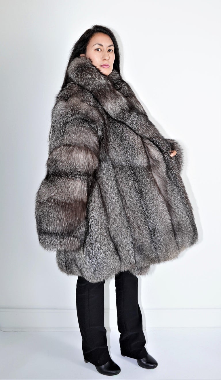 Brand new Chrystal Fox Fur Coat (Size 16-XL)