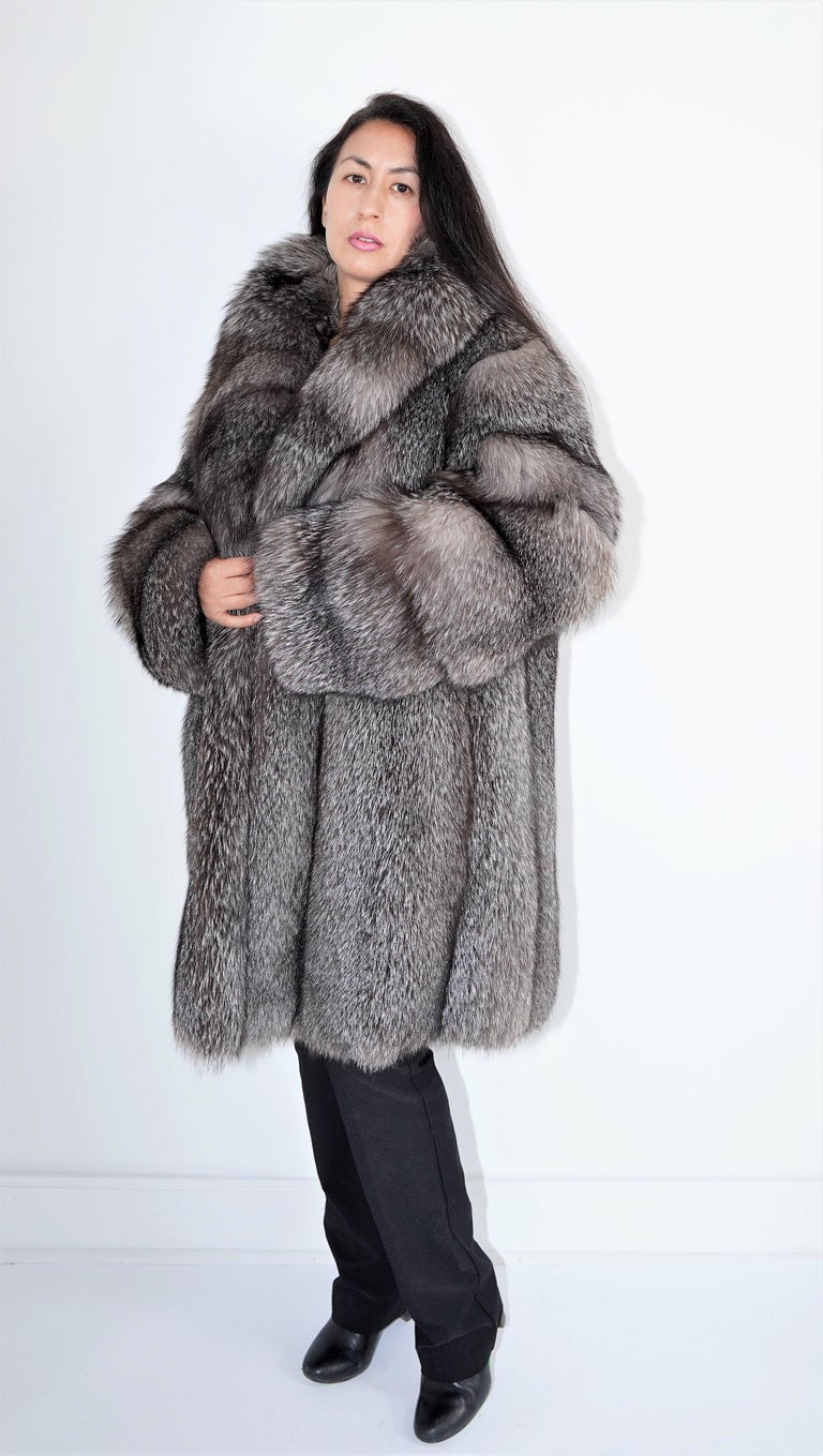 Brand new Chrystal Fox Fur Coat (Size 16-XL)