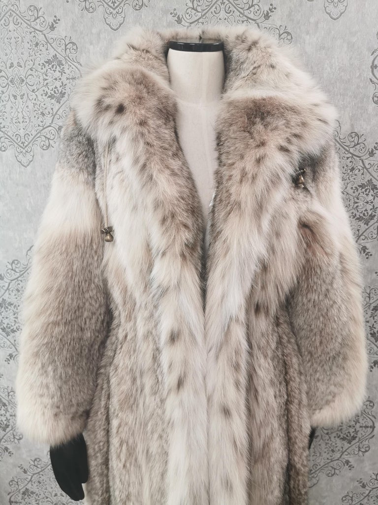 Brand new Montana lynx fur coat with detachable hood size 14 L