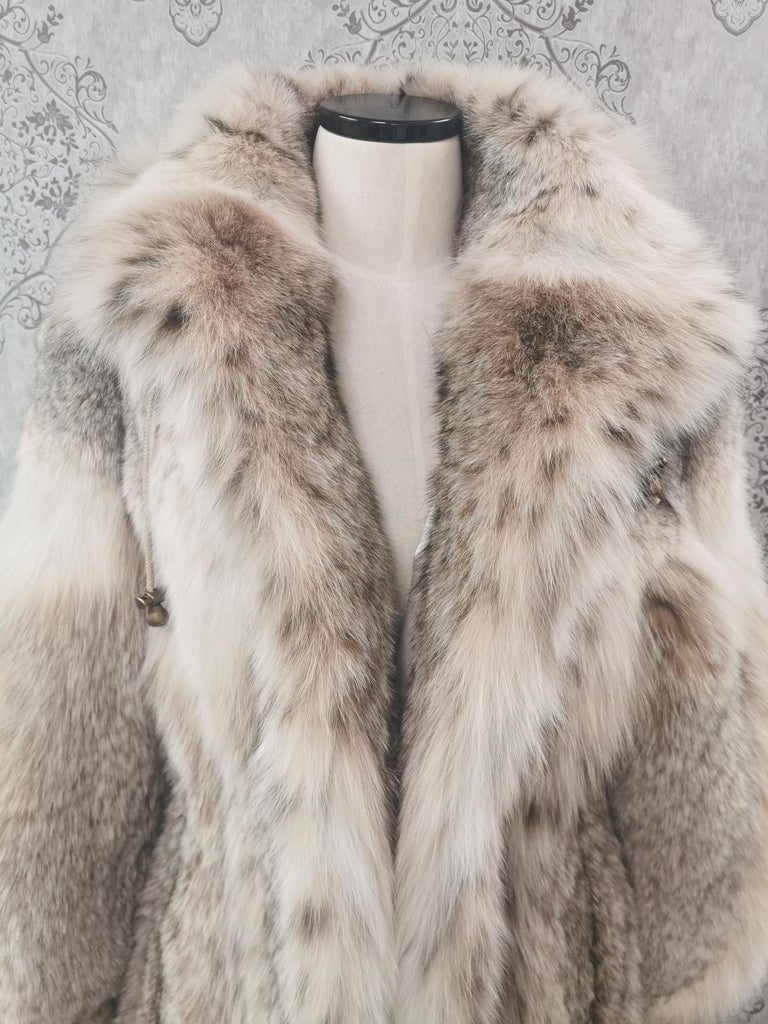 Brand new Montana lynx fur coat with detachable hood size 14 L