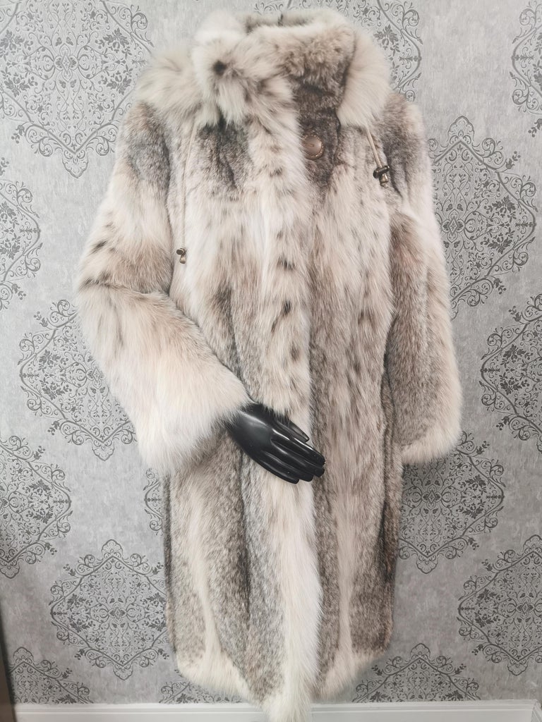 Brand new Montana lynx fur coat with detachable hood size 14 L