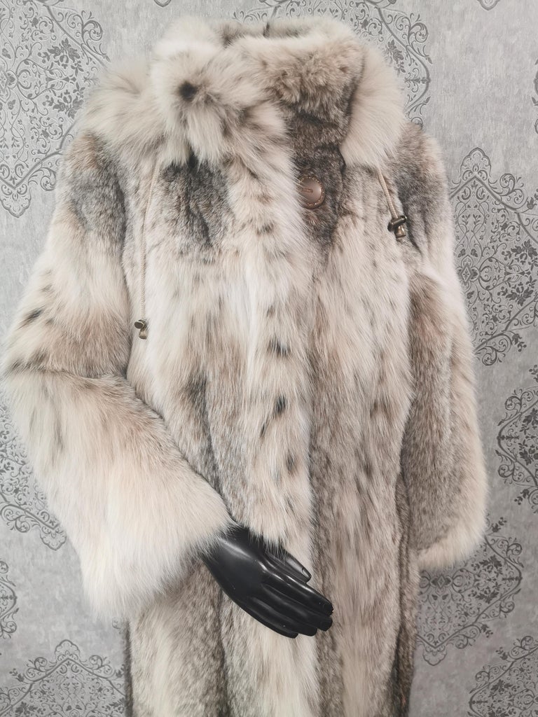 Brand new Montana lynx fur coat with detachable hood size 14 L