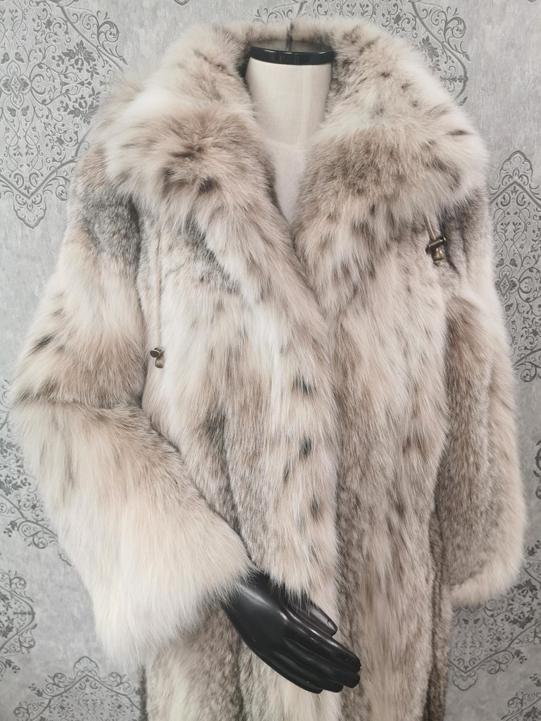 Brand new lightweight lynx fur coat with detachable hood size 24 XXL