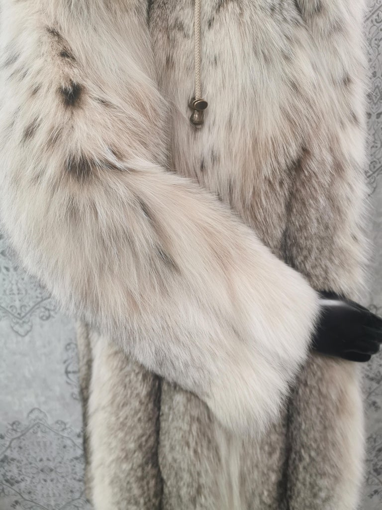 Brand new Montana lynx fur coat with detachable hood size 14 L