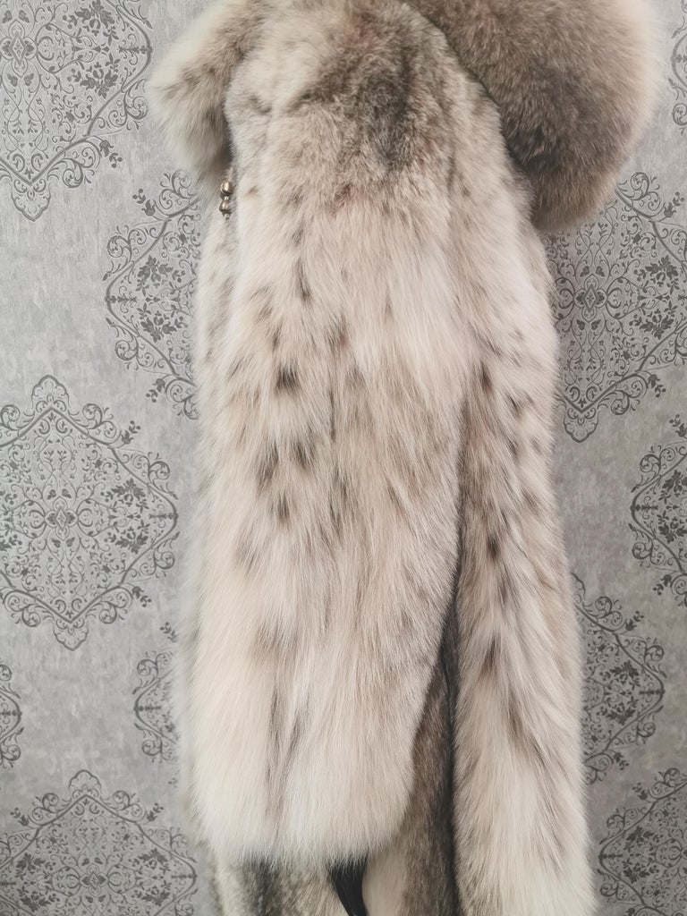 Brand new Montana lynx fur coat with detachable hood size 14 L