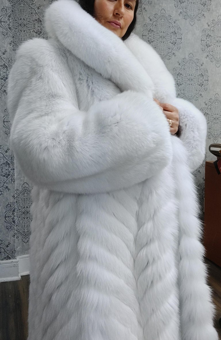 Brand new white fox fur coat size L