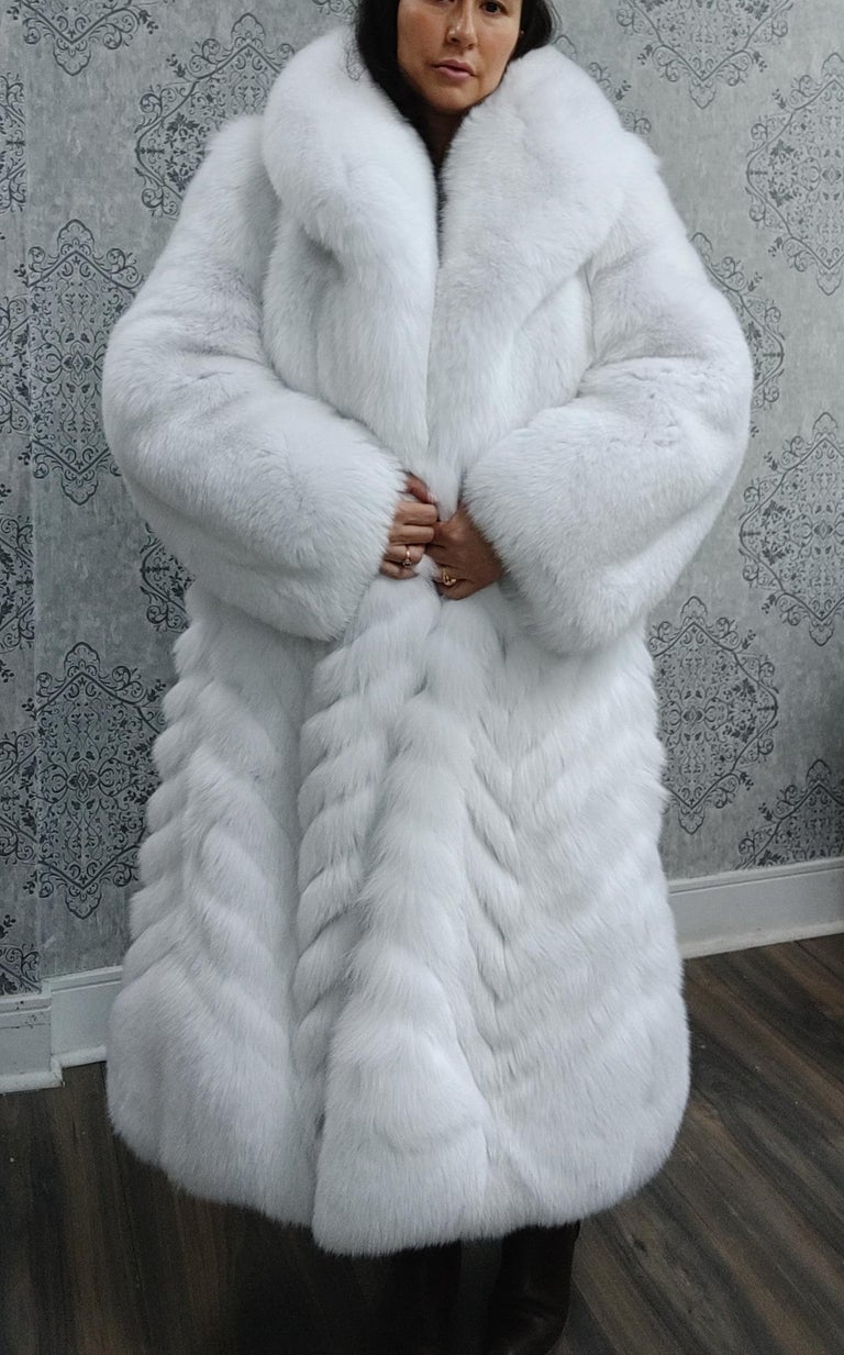 Brand new white fox fur coat size L