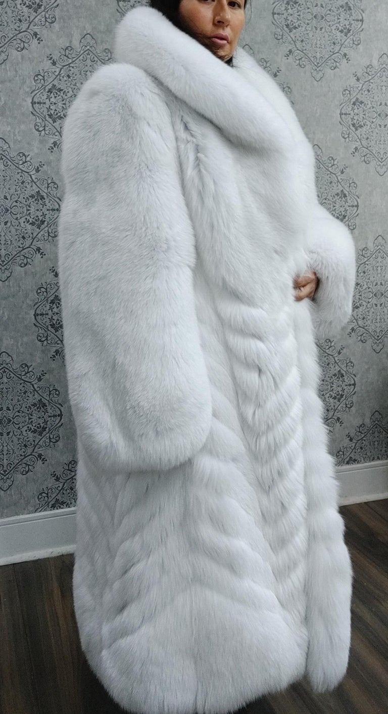 Brand new white fox fur coat size L