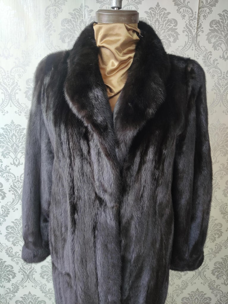 Brand new Carolina Herrera Female Black Mink Fur Coat (Size 16-L)