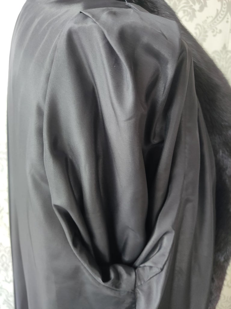 Brand new Carolina Herrera Female Black Mink Fur Coat (Size 16-L)