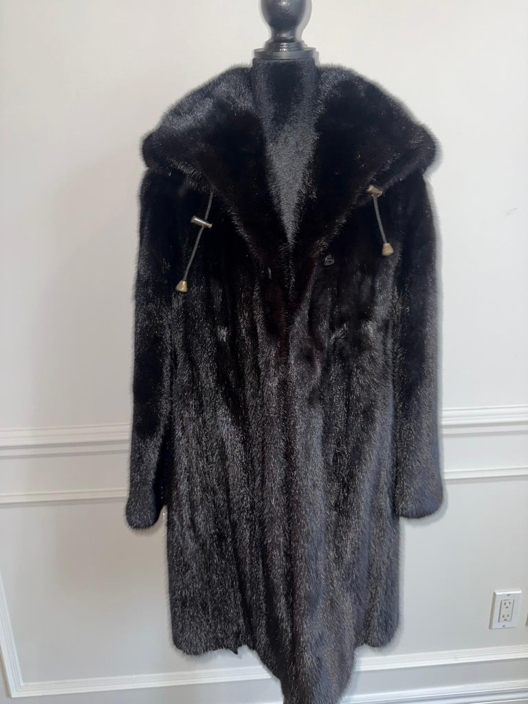 Unused Canada Majestic Mink fur coat with hood size 12-14 L ~no duties