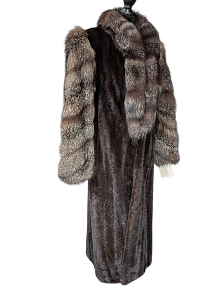 Brand new Mink Fur Coat With crystal Fox Fur sleeves (Size 8/M) ~no duties